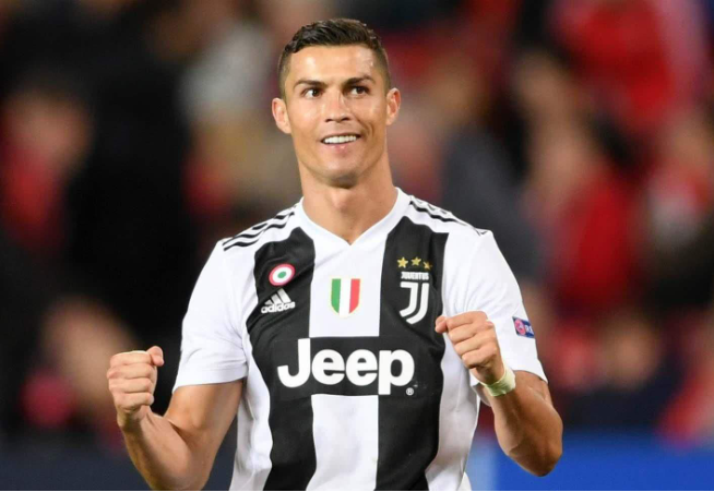 热议U22男足输越南：五后卫+偏哨都输了，非要国际日去忙全运（U22男足不敌越南引热议：五后卫失灵、判罚存争，偏在国际日分心全运）