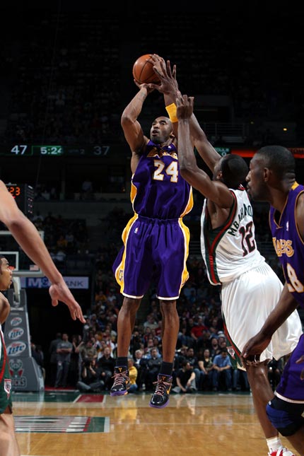 小波特半场13分5板5助，率残阵雄鹿领先森林狼12分（小波特半场13+5+5发威，残阵雄鹿暂领先森林狼12分）