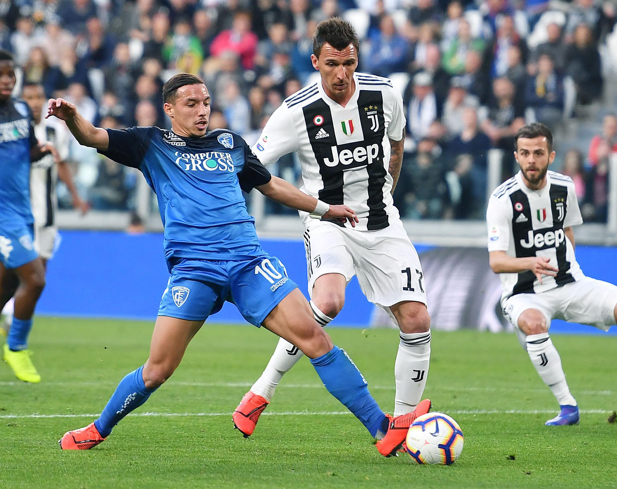 你认同吗？孔蒂说法鹰防守好，目前其欧冠失球第三多、德甲失球第二多（孔蒂称“鹰”防守出色？数据却显示：欧冠丢球第3、德甲第2）