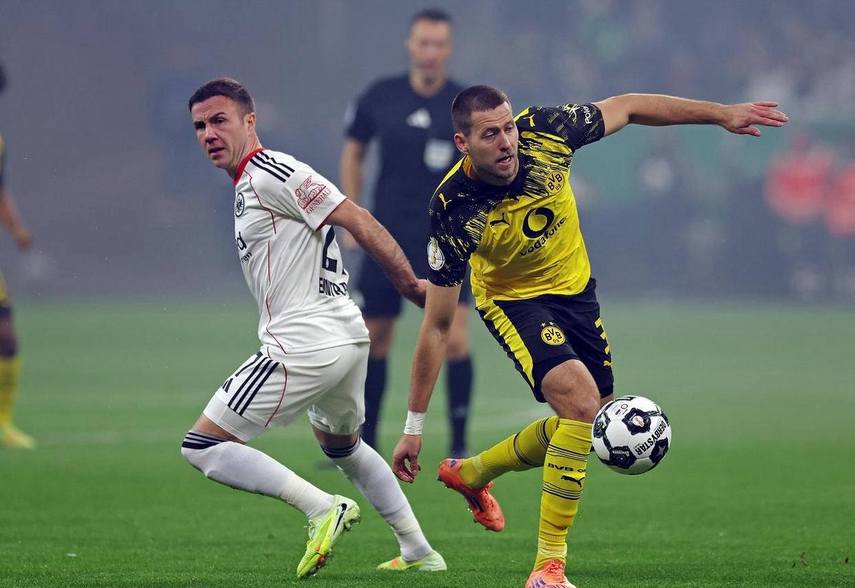 欧文突破防守造成杀伤，制造罚球（欧文强突造犯规，站上罚球线）