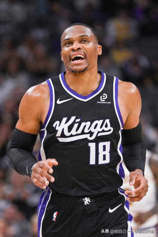 中超欠薪问题严峻，俱乐部准入难，财务困境持续，亟需解决。（中超欠薪严峻、准入受阻，财务困局持续，亟待化解）