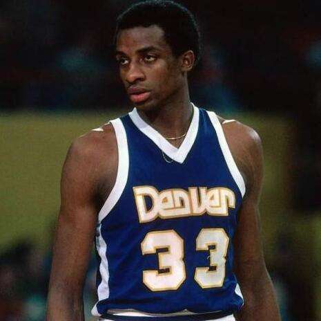 体图：皇马受够了维尼修斯的出格行为，准备明夏将其出售（体图：皇马已对维尼修斯的出格行为失去耐心，计划明夏将其出售）