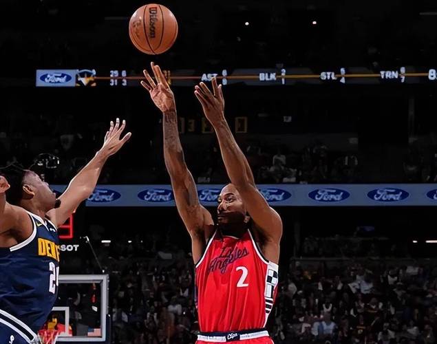 曼城斯特林末节进球助球队获胜（斯特林末段破门助曼城取胜）