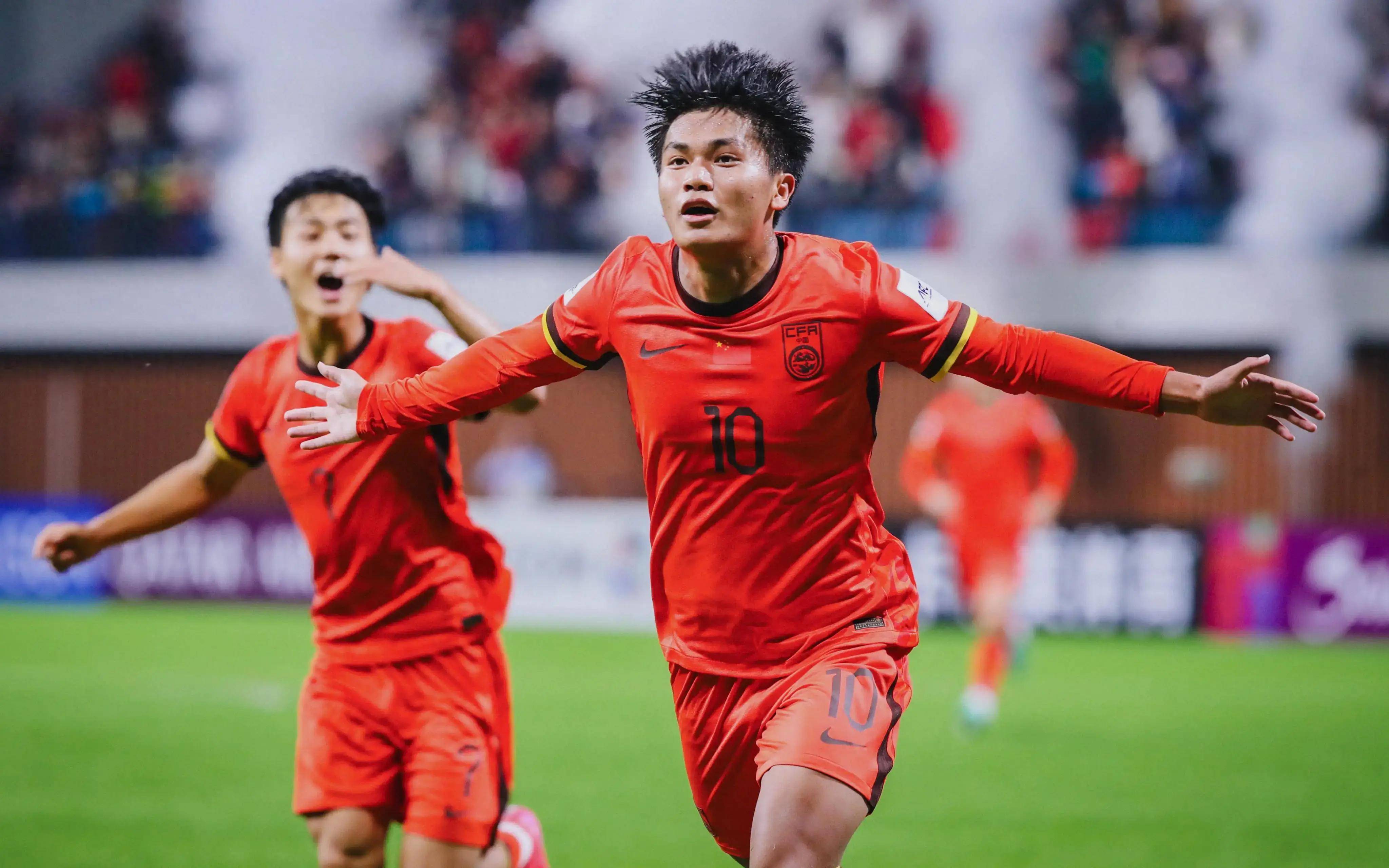 町田泽维亚主场逆袭蔚山HD，亚冠精英联赛东亚区排名上升（町田泽维亚主场逆转蔚山HD，亚冠精英联赛东亚区名次攀升）