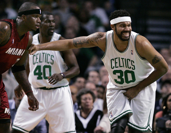 中超转会市场：广州队签下新前锋,（中超转会动态：广州队完成锋线引援）