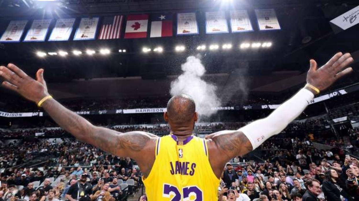 年度教练研修班在广州闭幕，足协将给本土教练更多机会（年度教练研修班广州收官，足协将为本土教练提供更多机会）