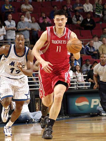 格拉斯纳谈对阵曼联：一周内第三次对三后卫阵型的球队很有趣（格拉斯纳谈战曼联：一周第三次遭遇三后卫球队，颇感有趣）