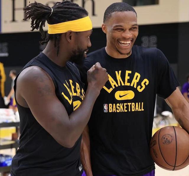 达维多维奇：离开沙特是因为老婆适应不了，家人比金钱更重要（达维多维奇：因妻子难适应沙特而离开，家庭重于金钱）