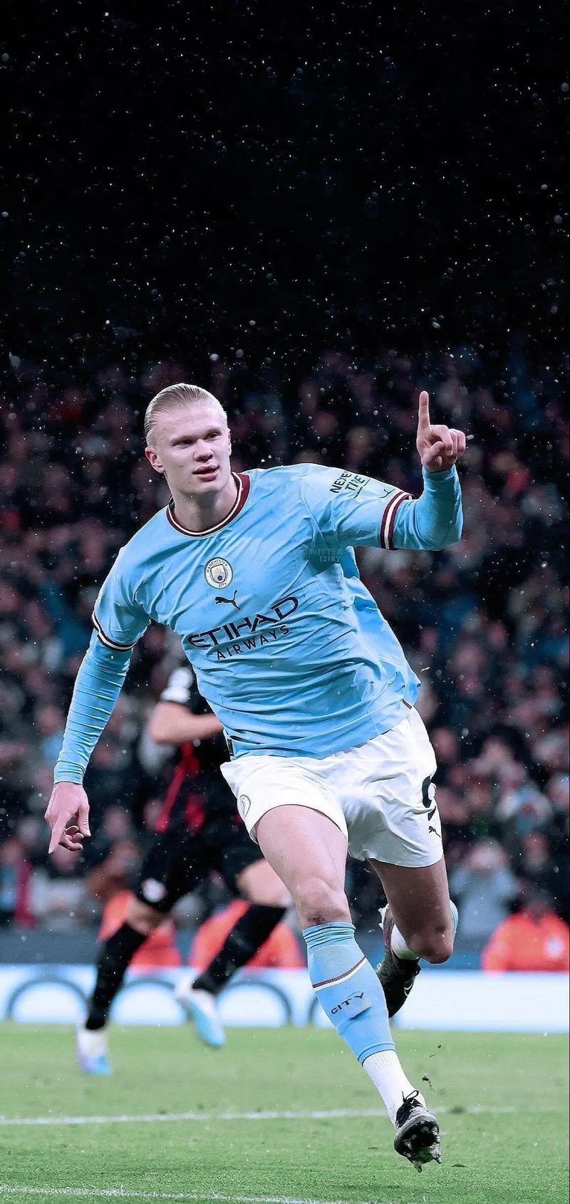 帮助热火紧咬分差！鲍威尔第三节7投6中得到19分（鲍威尔第三节爆发7投6中砍下19分，助热火缩小差距）