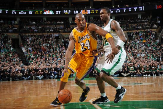 翻修球场，“连滚带爬”为的是“从从容容”（翻修球场，今日的“连滚带爬”只为明日的“从容不迫”）