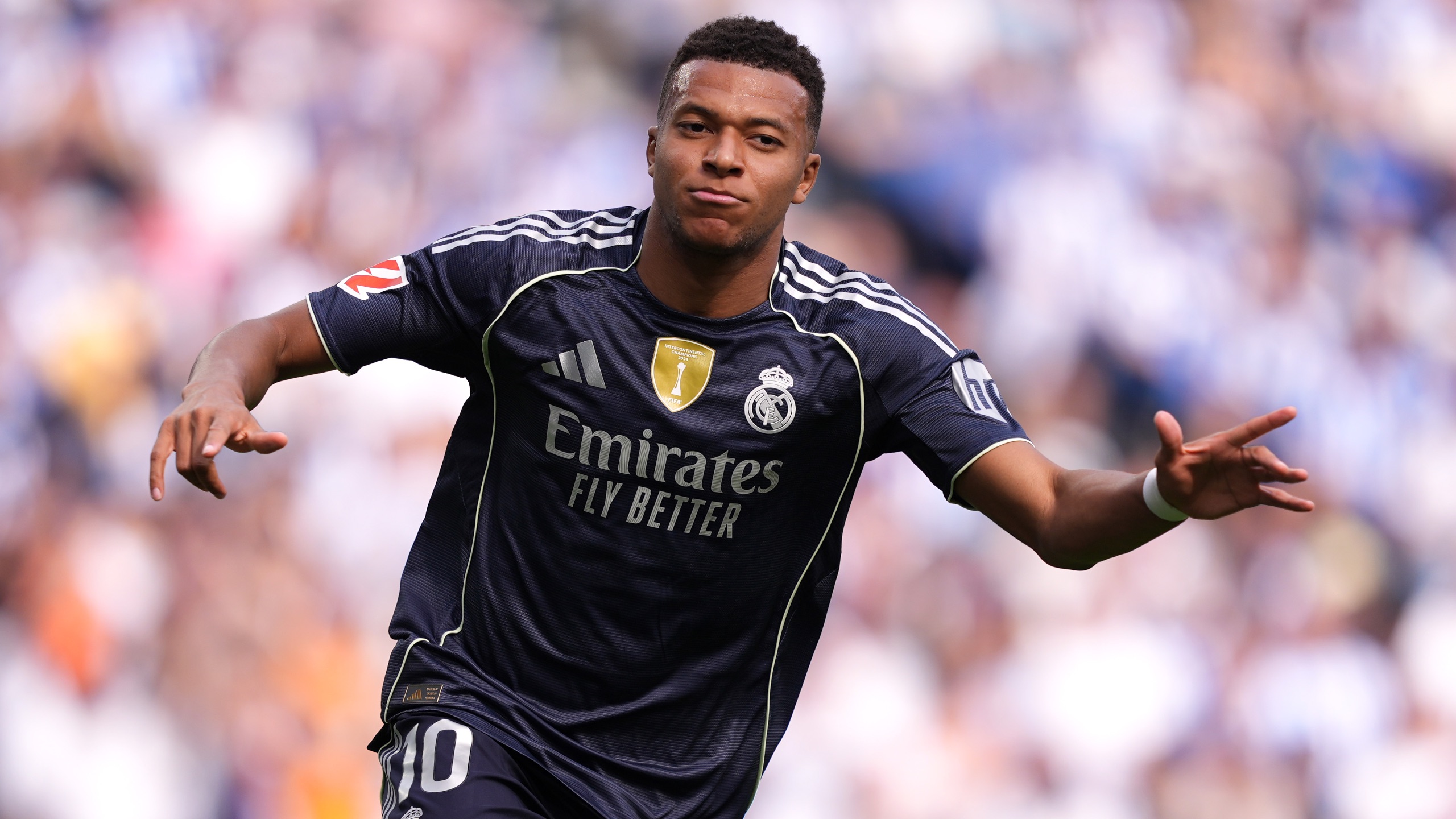 爷青回，维耶里社媒晒与大罗、巴乔、托蒂、卡纳瓦罗等人合照（维耶里社媒晒合影：同框大罗、巴乔、托蒂、卡纳瓦罗等传奇）