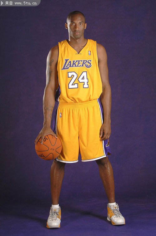 34胜2平，拜仁欧冠小组／联赛阶段主场36场不败（拜仁欧冠小组赛／联赛阶段主场保持36场不败，战绩34胜2平）