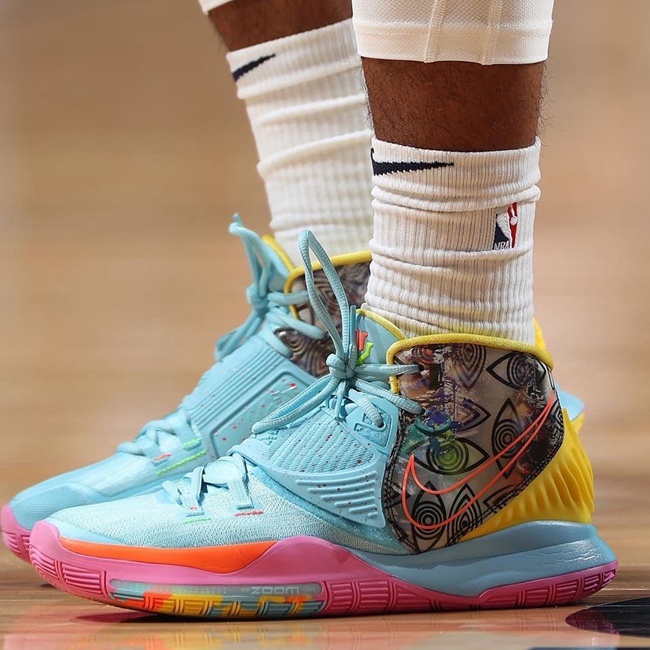 足球比赛中的关键时刻：一次关键的板球丢球与团队精神（足球赛场的关键瞬间：一次关键的板球丢球与团队精神的考验）