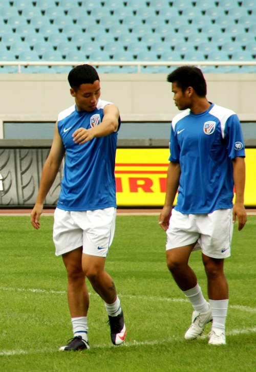 手感火热！拉文三节三分10中8爆砍37分5篮板（拉文手感爆棚：三节飙进8记三分，轰下37分5篮板）