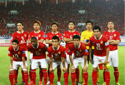 广东对抗训练！萨姆纳暴扣，王少杰好使，崔永熙未现身5v5！（广东队对抗训练！萨姆纳飞天暴扣，王少杰状态火热，崔永熙未参加5v5）