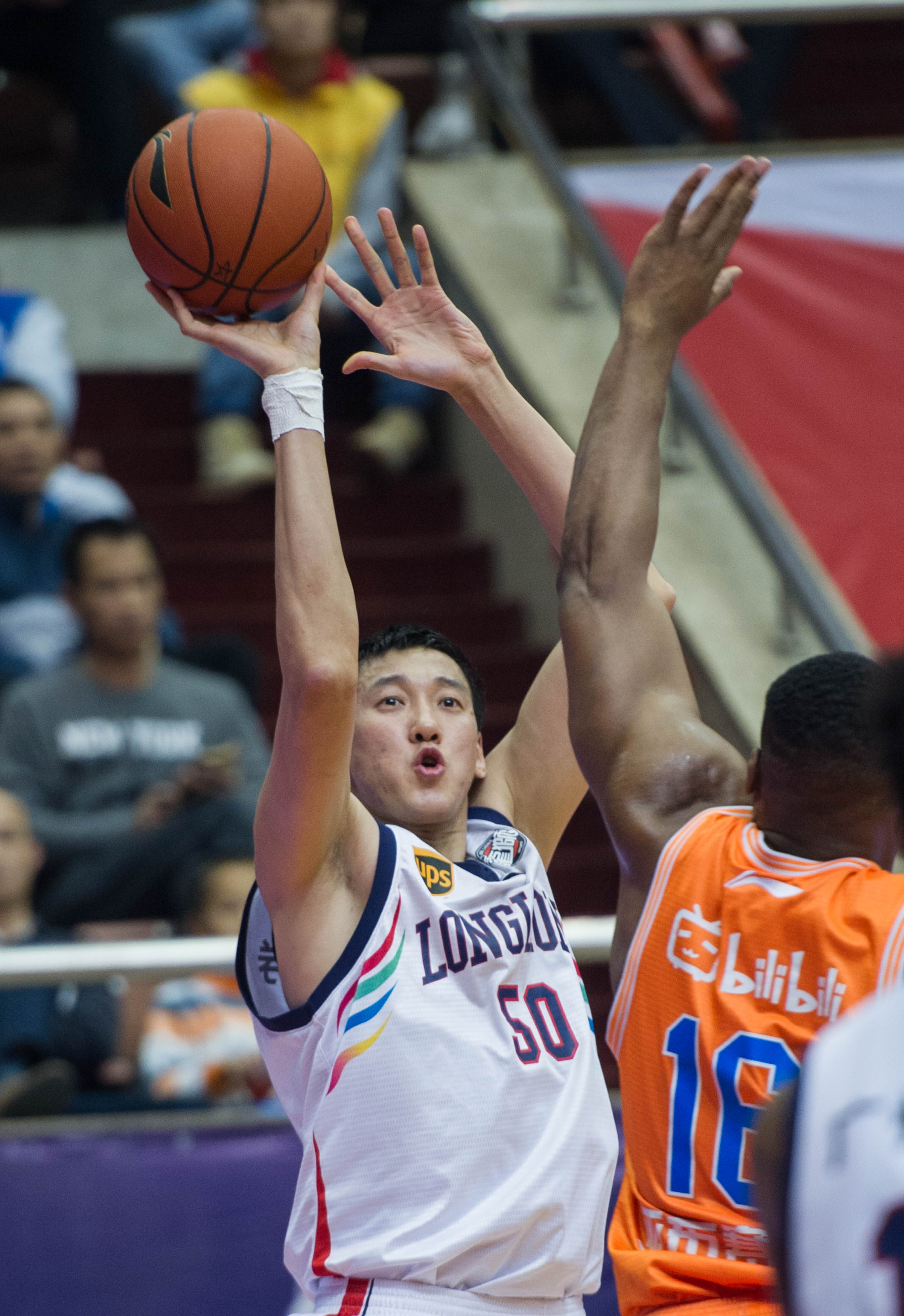 足球报：上海嘉定汇龙将迁至宁波，新赛季目标仍是中甲保级（足球报：上海嘉定汇龙将落户宁波，来季目标依旧是中甲保级）