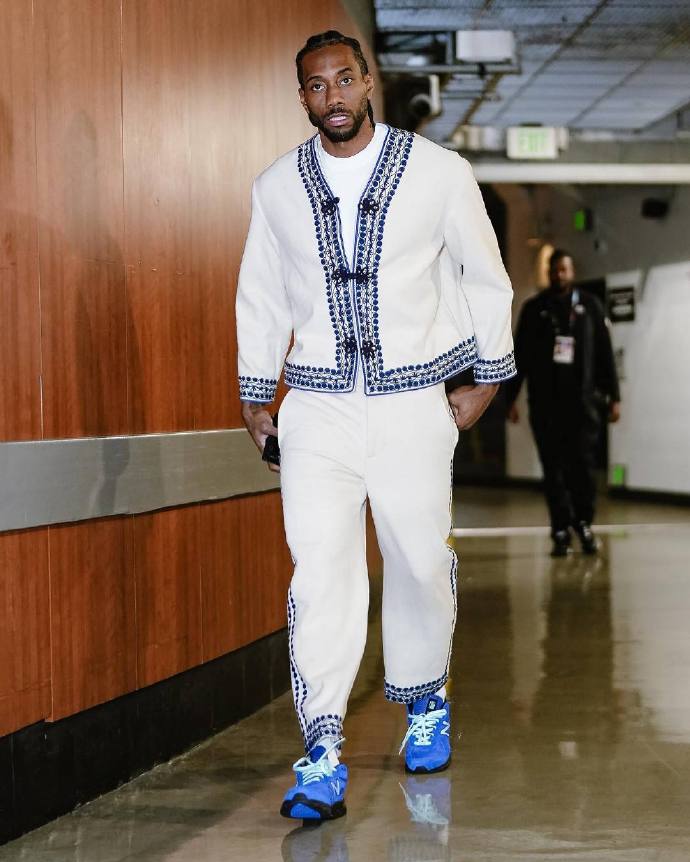 皇马客战巴列卡诺：姆巴佩、维尼修斯首发，卜拉欣出战（皇马做客巴列卡诺：姆巴佩与维尼修斯先发，卜拉欣出场）