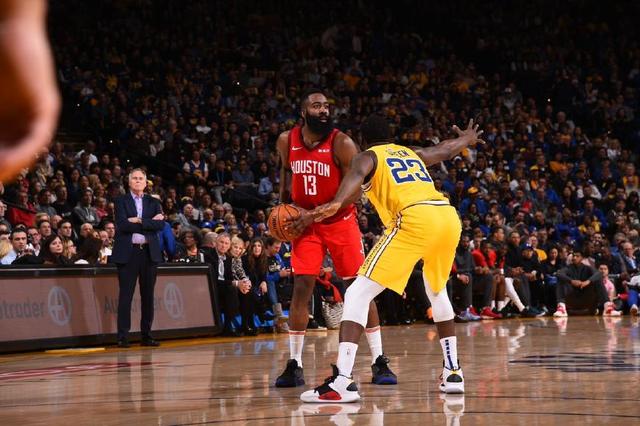 双状元64分双杀掘金！浓眉31+9对决约基奇 弗拉格33分准三双拒逆转（状元双核合砍64分再擒掘金！浓眉31+9硬碰约基奇，弗拉格33分准三双挡住反扑）