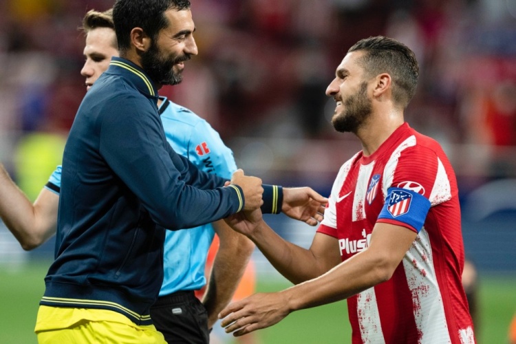 足球西甲豪门签下才华中场，合约长达七年（西甲豪门敲定天赋中场，签下七年长约）