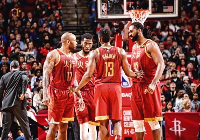 萨索洛主场迎战佛罗伦萨，保级无忧对决深陷泥潭（萨索洛主场战佛罗伦萨：一方保级无虞，一方深陷泥潭）