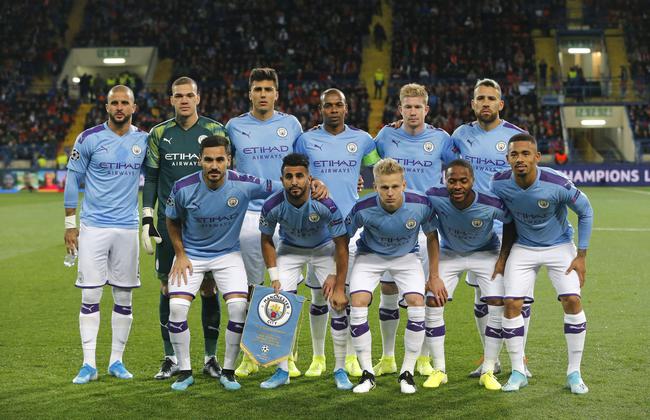 德国杯战报：昂达夫破门，斯图加特2-0十人波鸿（德国杯：昂达夫建功，斯图加特2-0击败十人波鸿）