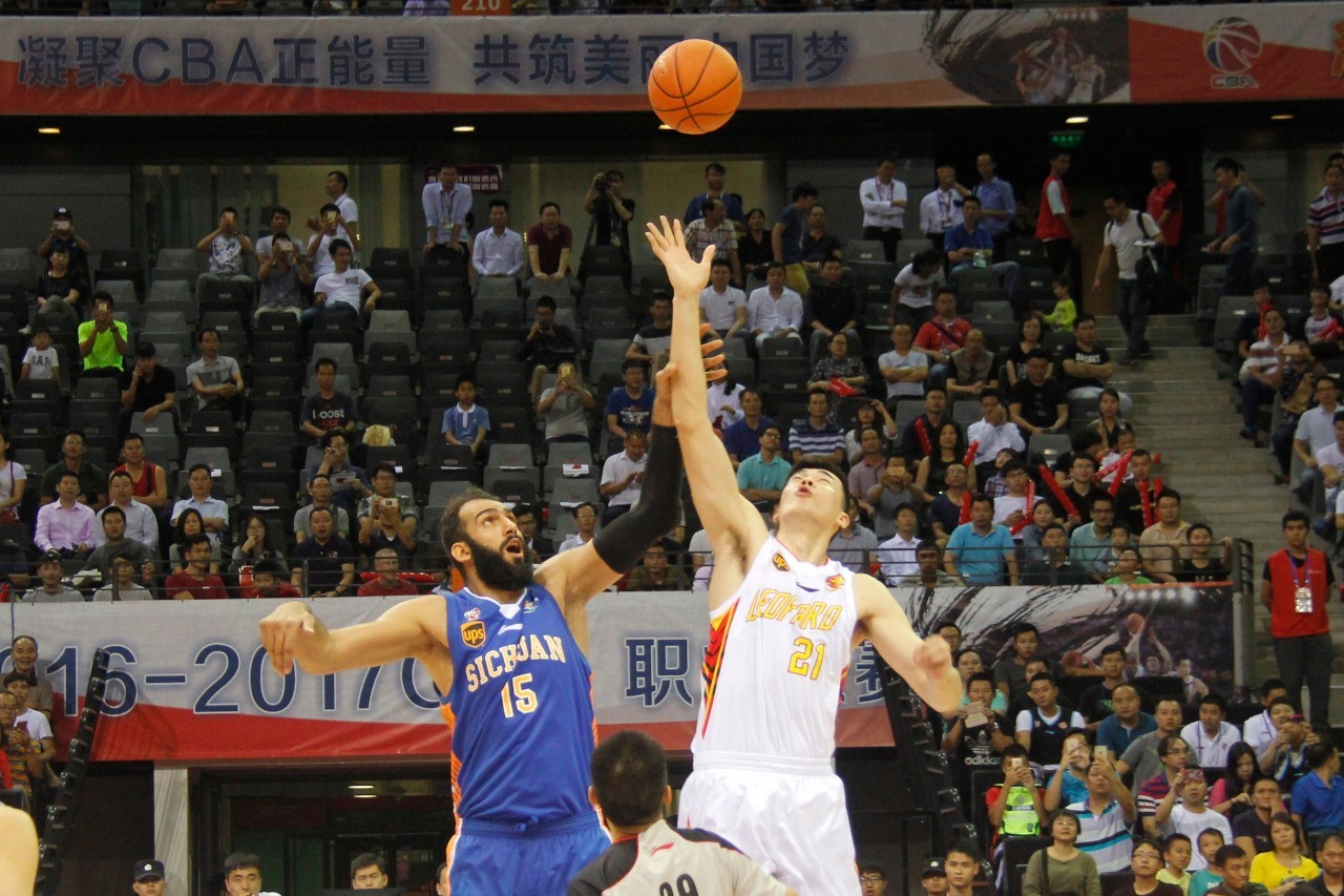 阿森纳客战布鲁日：哲凯赖什、马丁内利首发，马杜埃凯出战（阿森纳做客布鲁日：哲凯赖什携马丁内利首发，马杜埃凯上阵）