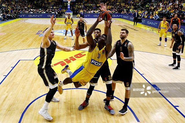 詹俊：若不是裤袜神勇皇马会输更多；维尔茨目前更适合在边路（詹俊：若非库尔图瓦屡献神扑，皇马恐遭更大失利；维尔茨当下更适合踢边路）