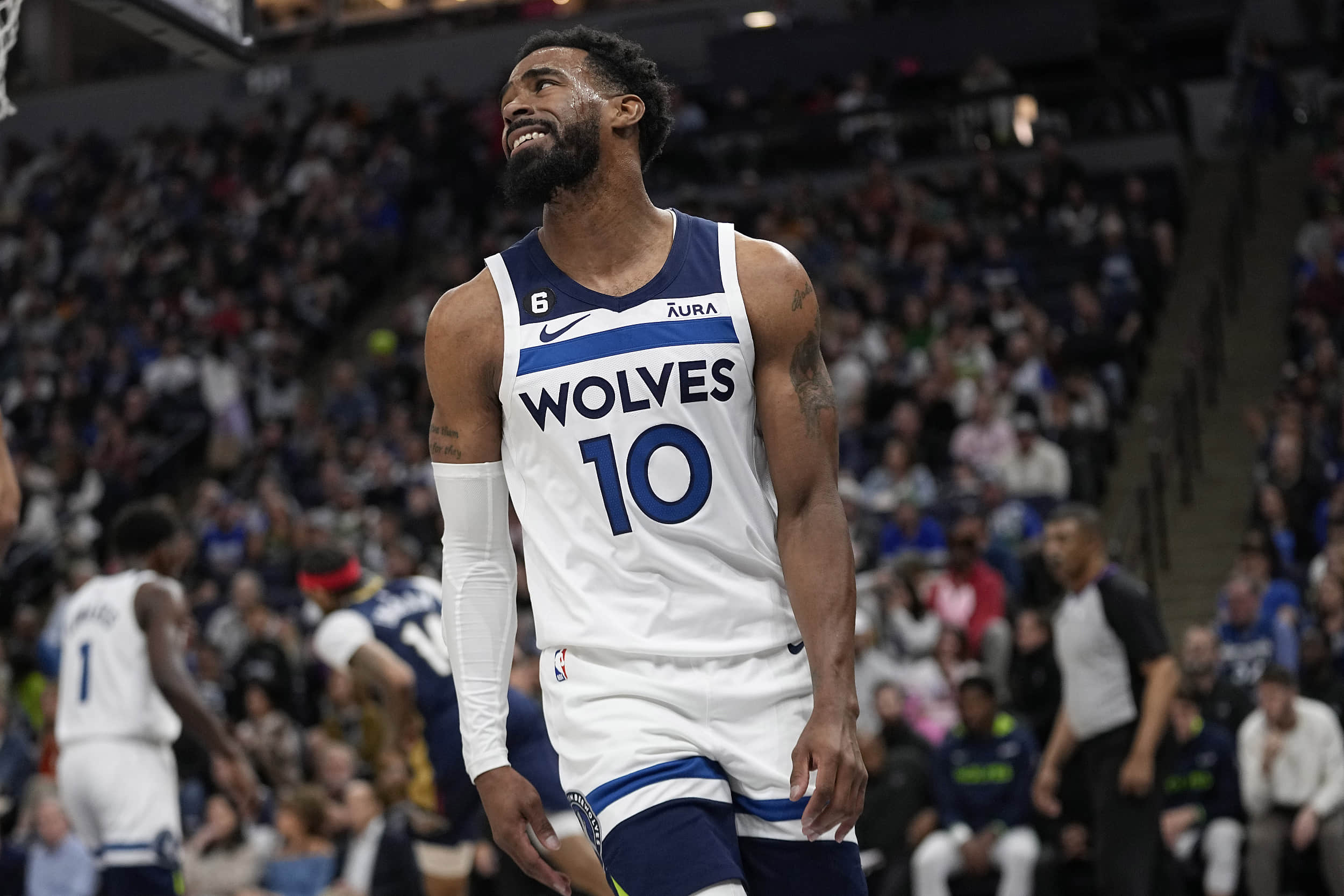 前15轮德甲凯恩6次当选全场最佳，比其他球员至少多3次（德甲前15轮，凯恩6次当选全场最佳，领先其余球员至少3次）