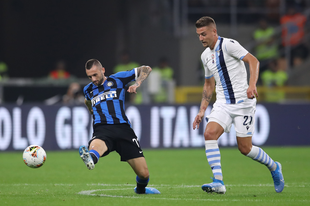 我晒干了沉默！河南后卫周缘德晒与网红田一名合影（打破沉默！河南后卫周缘德晒与网红田一名合影）