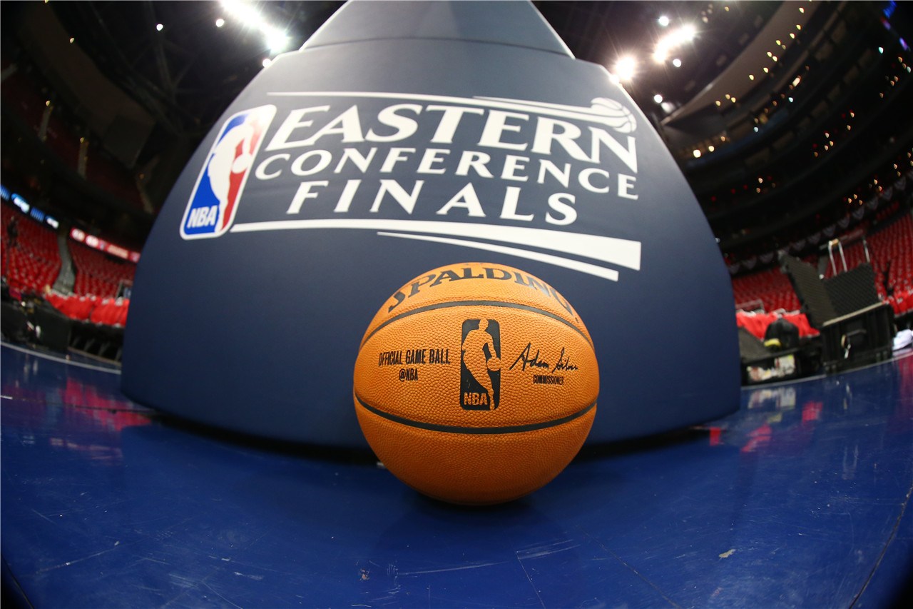 齐沃：利物浦的实力足以克服困境，我们很清楚欧冠的难度（齐沃：相信利物浦有实力渡过难关，深知欧冠挑战艰巨）