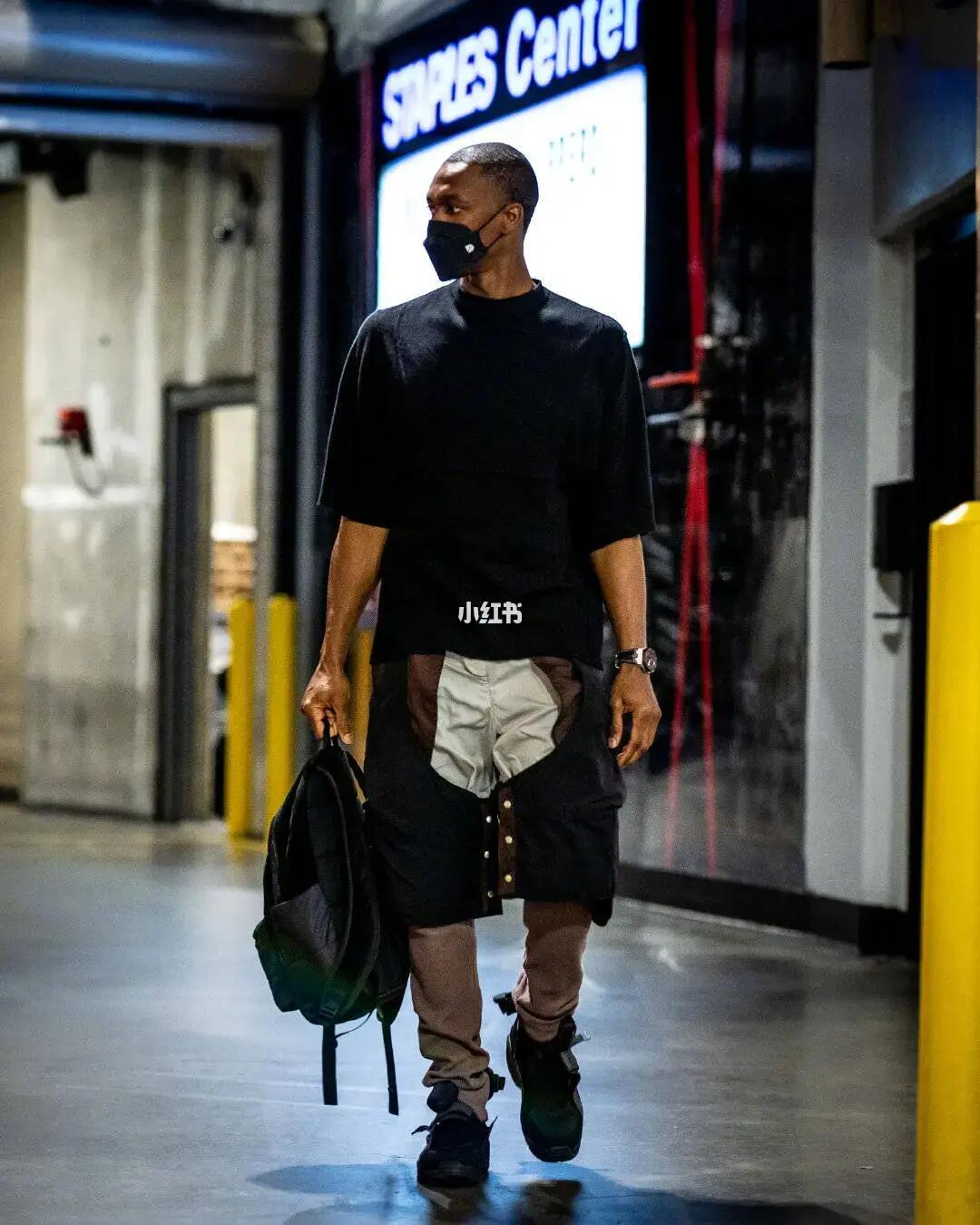 18岁中场新星卡萨斯：伤愈归来，渐入佳境（18岁中场新星卡萨斯伤愈复出，状态日渐回暖）