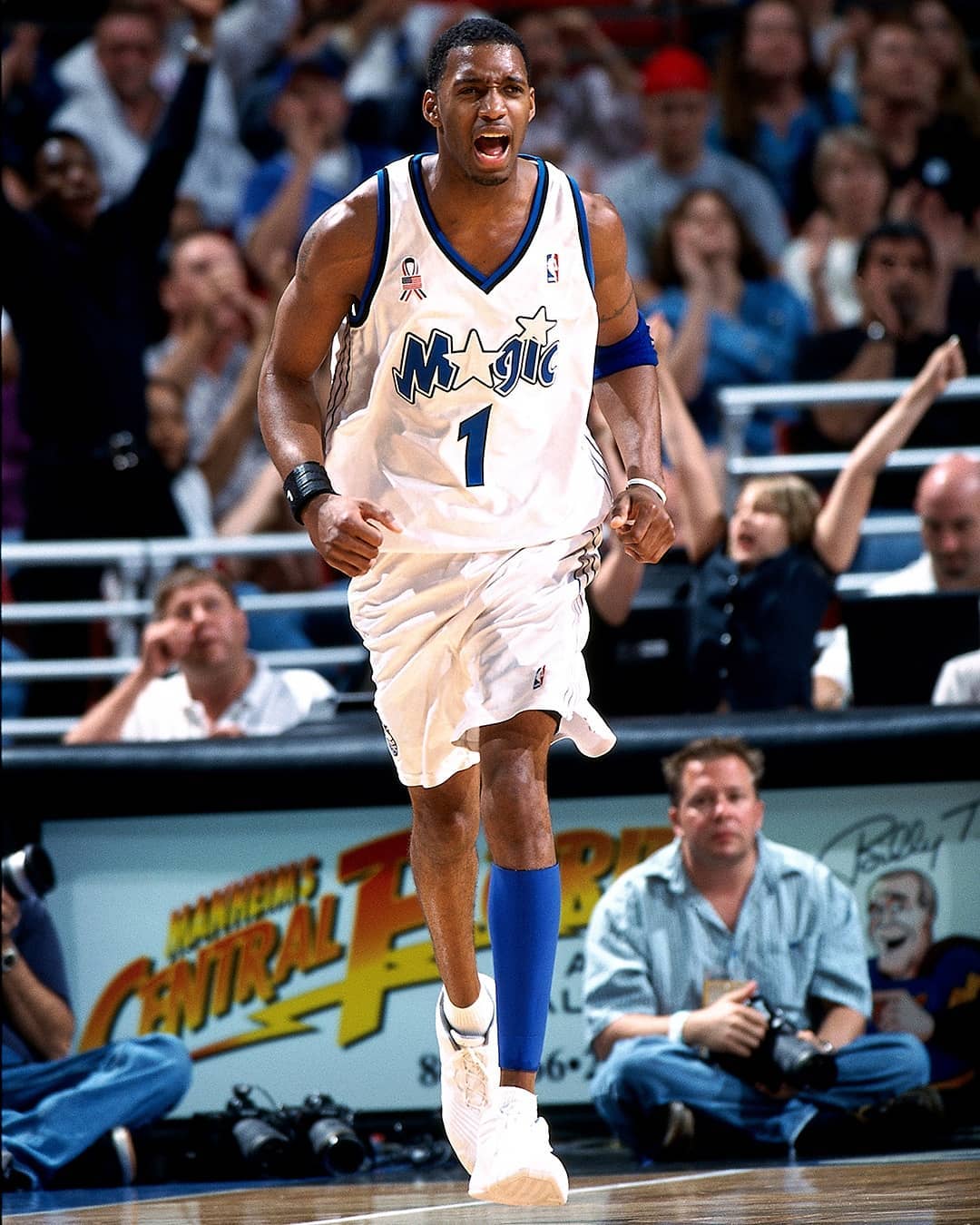 意甲媒体热议：米兰前锋希门尼斯未来扑朔迷离，媒体坚称他将离开而经纪人否认！（意媒聚焦：米兰前锋希门尼斯去留成谜，媒体断言将离队，经纪人予以否认）