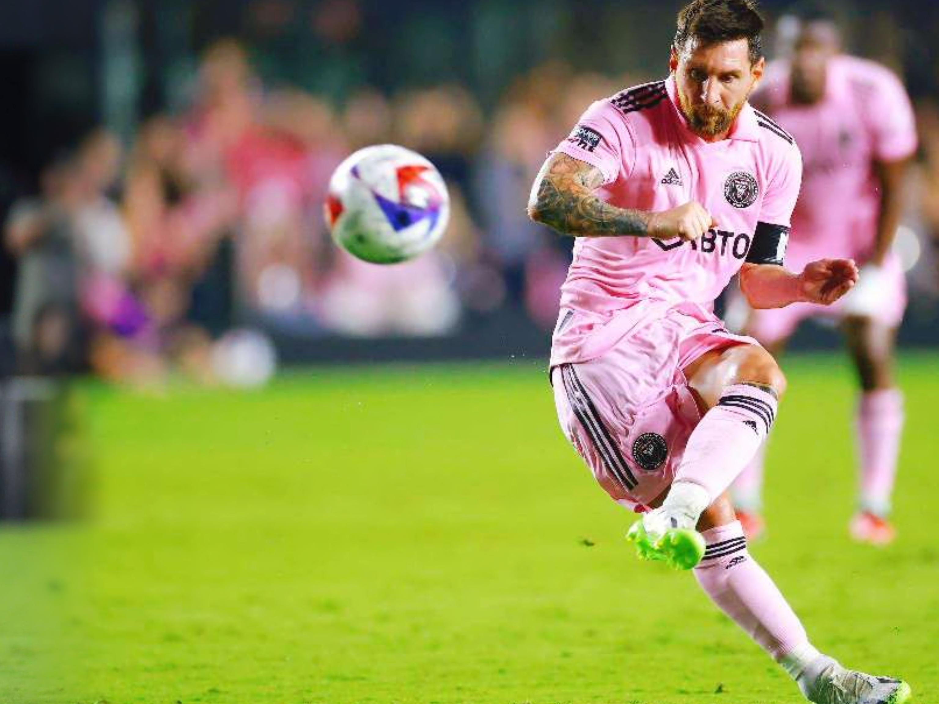 卡梅隆·约翰逊遭遇伤病，掘金前景受影响（卡梅隆·约翰逊伤退，掘金前景堪忧）