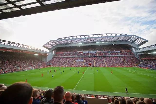 巴西上一次落位世界杯C组是2002年，近两届冠军都出自C组（巴西上次被分入世界杯C组还是2002年，最近两届的冠军皆出自C组）