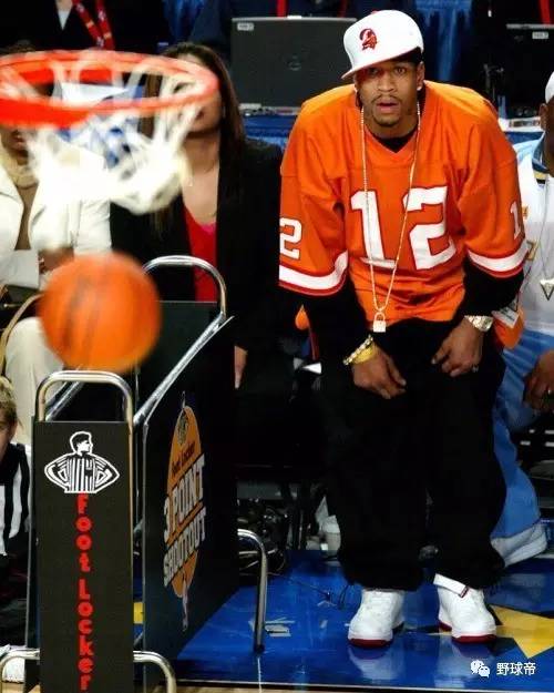 火箭惨遭25分逆转！乌度卡赛后被骂上热搜，杜兰特直言该调整阵容（火箭25分领先遭逆转！乌度卡赛后登热搜被痛批，杜兰特直言应调整阵容）