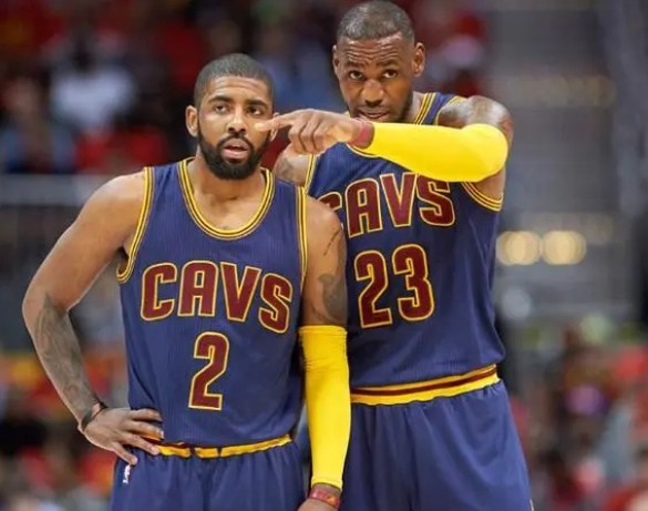 半场战报：申花2-0津门虎，阿苏埃破门，吴曦点射（上半场：申花2-0领先津门虎，阿苏埃破门，吴曦点球建功）