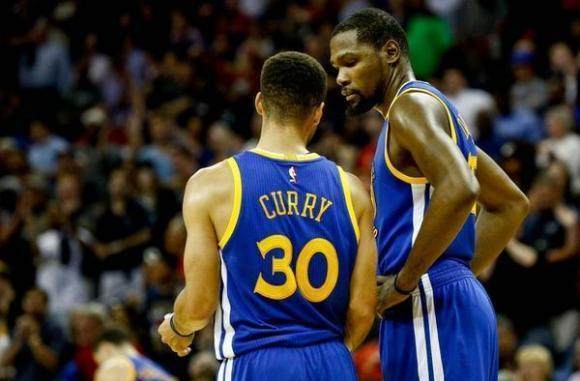 官方：阿贾克斯主帅海廷加下课；带队本赛季欧冠四战全败（阿贾克斯官宣主帅海廷加下课，本季欧冠四战皆负）