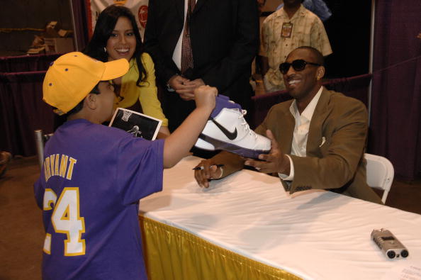 库尔图瓦：比赛中我在想“幸好我和姆巴佩是队友”（库尔图瓦：比赛时我心想，幸好姆巴佩是我队友）